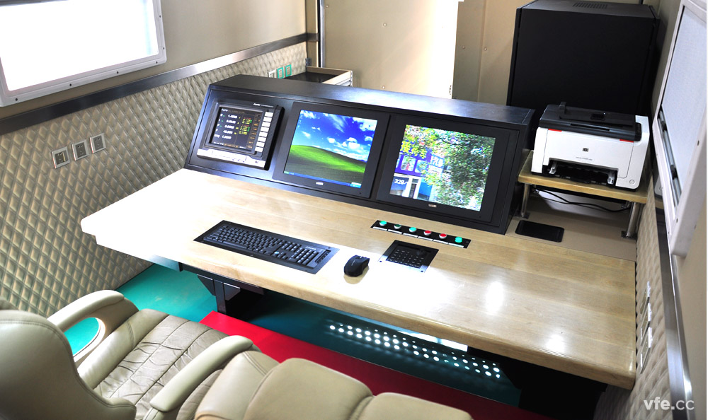 移動式高壓電機能效計量檢測平臺內(nèi)部操控臺 移動式高壓電機能效計量檢測平臺內(nèi)部操控臺