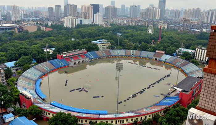 內(nèi)澇成魚缸的體育場(chǎng)