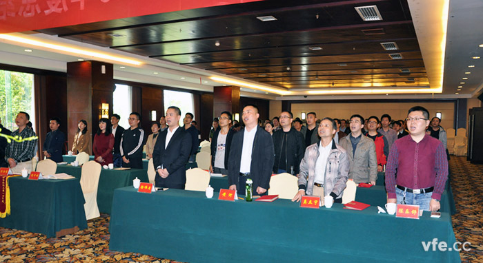 公司全體合唱“團結(jié)就是力量”