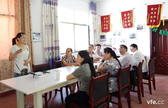 銀河電氣謝書記一行聽取工作人員講解服務(wù)中心介紹 銀河電氣謝書記一行聽取工作人員講解服務(wù)中心介紹