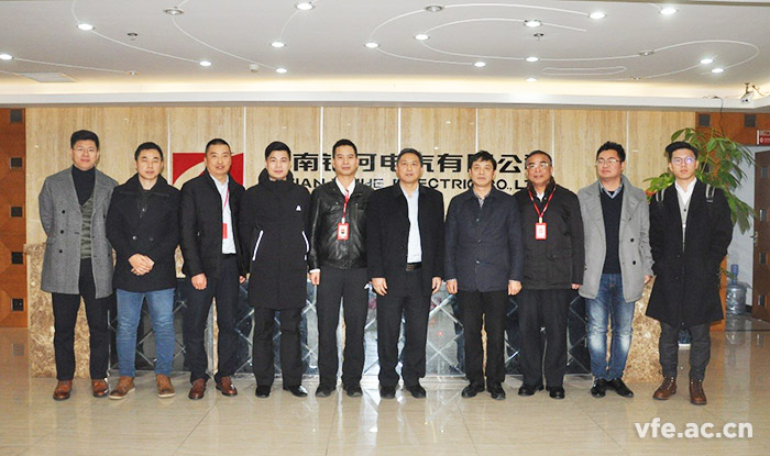 雙方與會領(lǐng)導(dǎo)合影 雙方與會領(lǐng)導(dǎo)合影