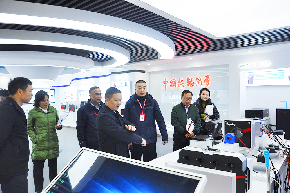 長(zhǎng)沙經(jīng)開(kāi)區(qū)賴?yán)っ髦魅我恍猩W臨銀河電氣調(diào)研指導(dǎo)