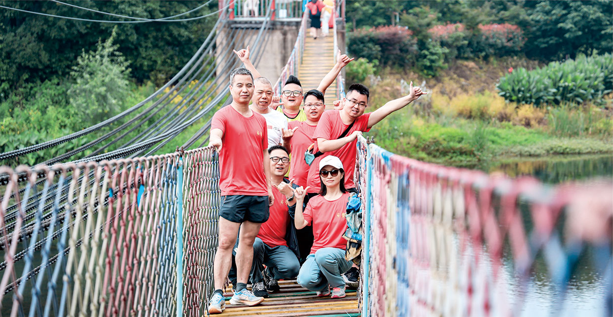 昂揚青春，砥礪前行